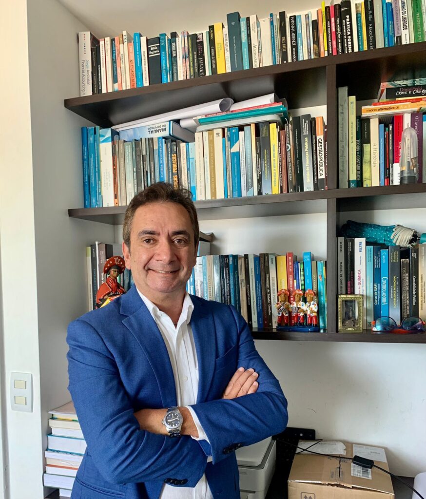 Fucapeano é o primeiro do Brasil a concluir Doutorado Profissional na área de contabilidade