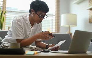 estudante-calculando-1200